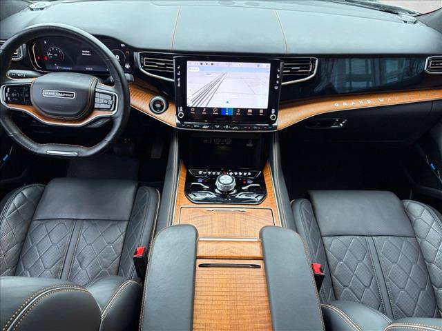 Used 2023 Jeep Grand Wagoneer Series III AWD/4WD image 19