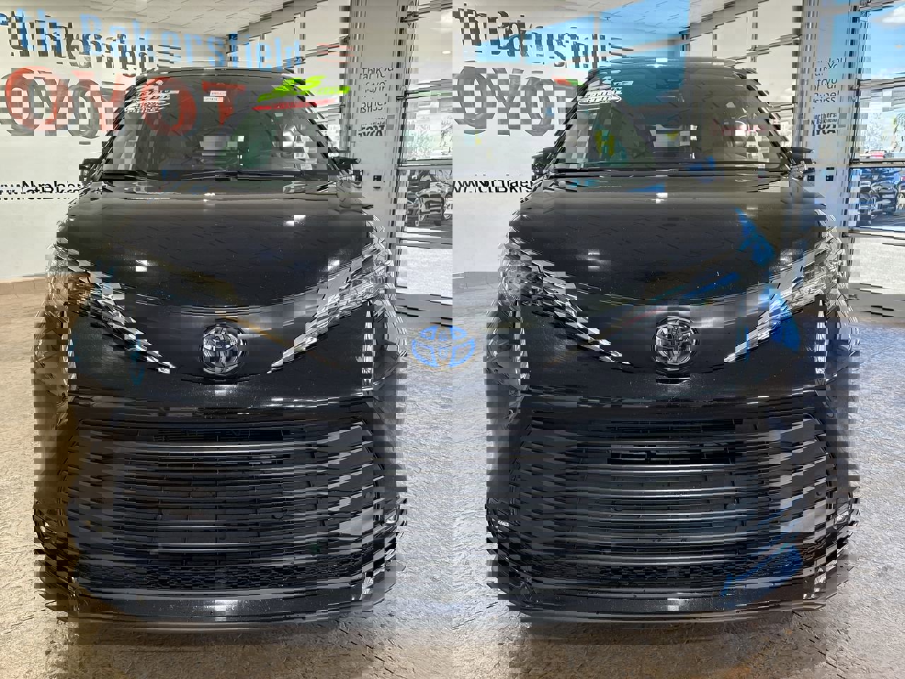 Certified 2025 Toyota Sienna XLE image 5