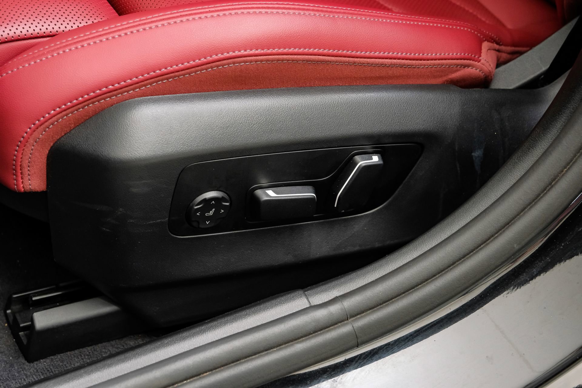 Used 2024 BMW 530i image 36