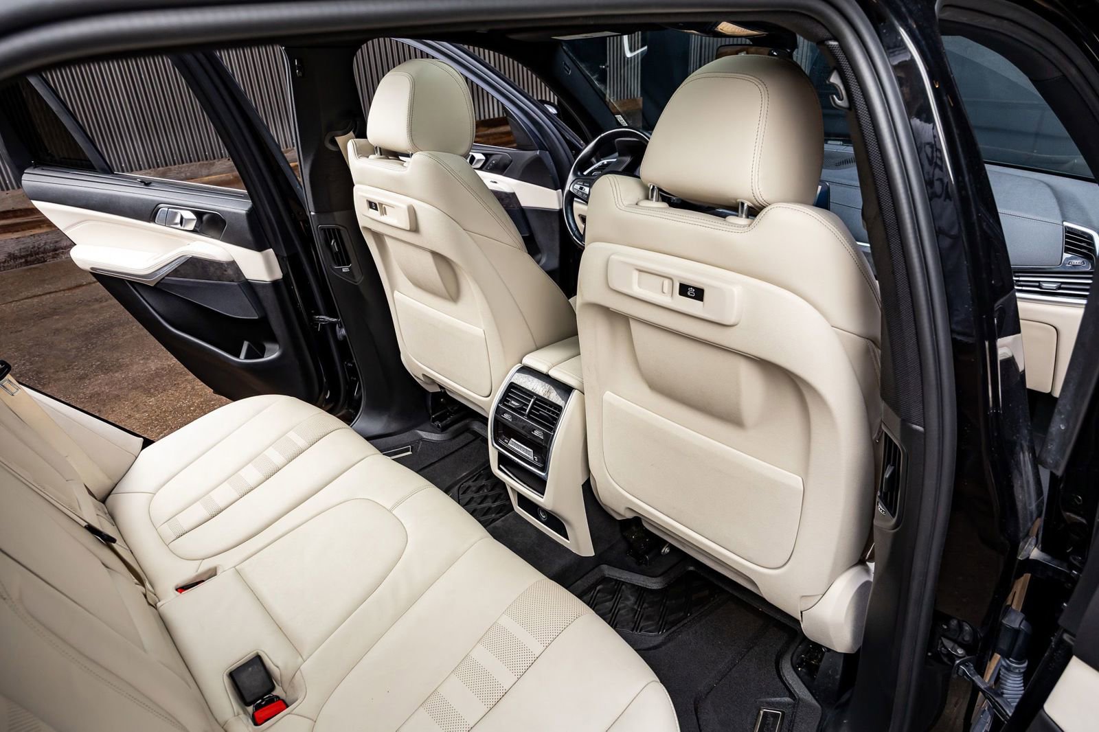 Used 2022 BMW X5 xDrive40i w/ Executive Package image 27