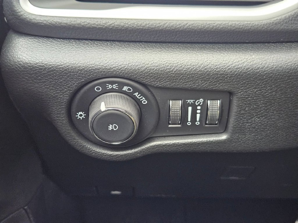 New 2026 Chrysler Pacifica Select AWD/4WD image 21
