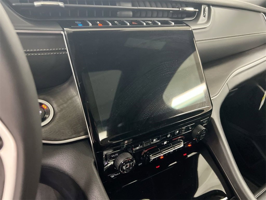 New 2025 Jeep Grand Cherokee Limited 4xe w/ Luxury Tech Group II image 12