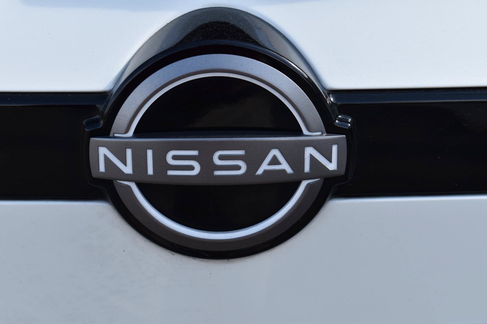 Used 2024 Nissan Pathfinder SL FWD image 9