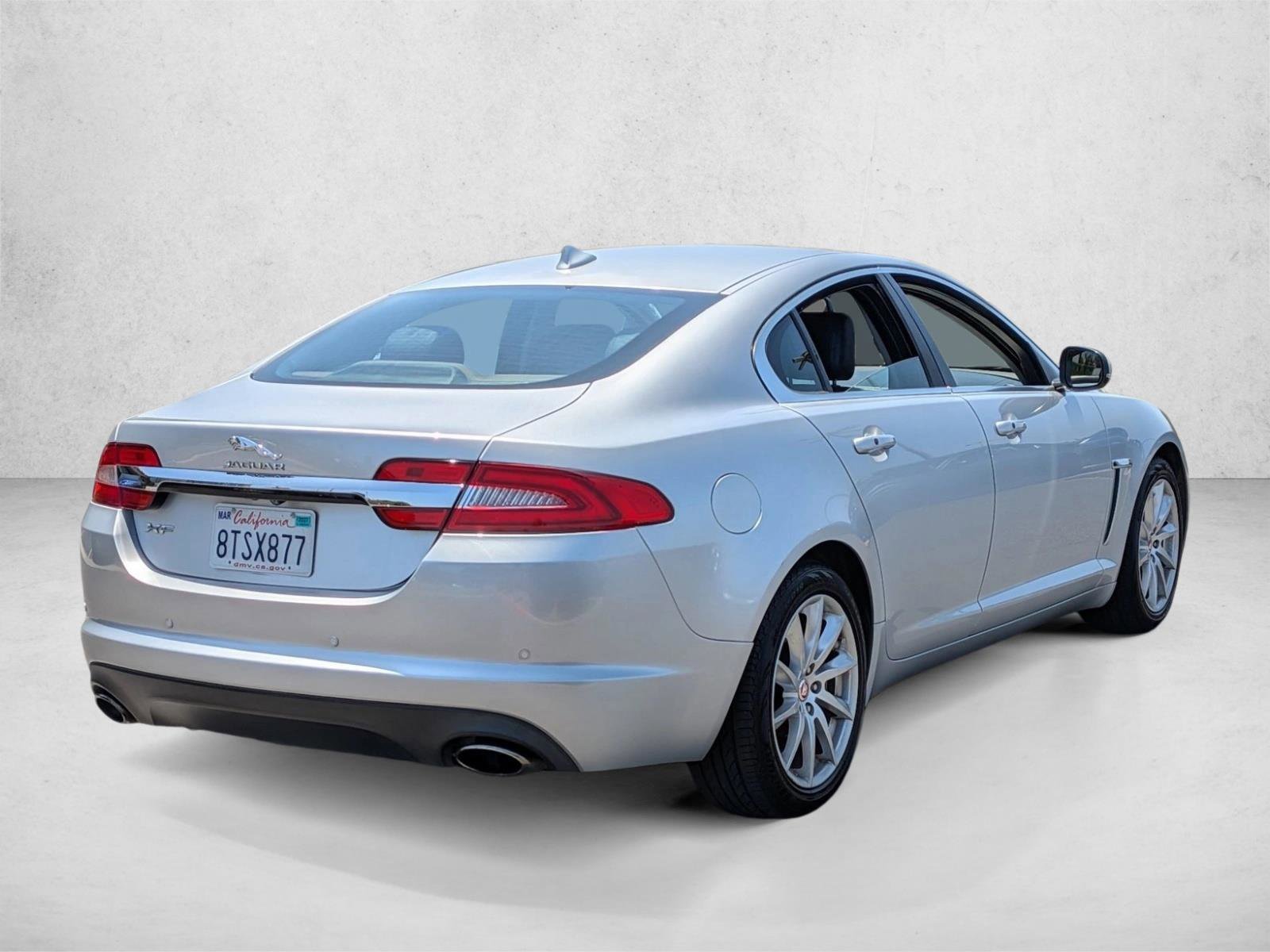 Used 2015 Jaguar XF Premium RWD image 6