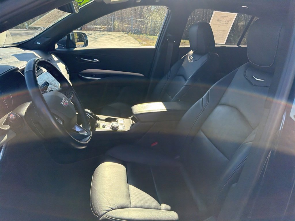 Used 2021 Cadillac XT4 Premium Luxury image 11