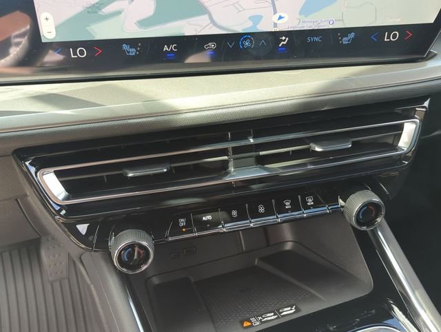 New 2026 Chevrolet Traverse LT w/ LPO, Floor Liner Package image 18