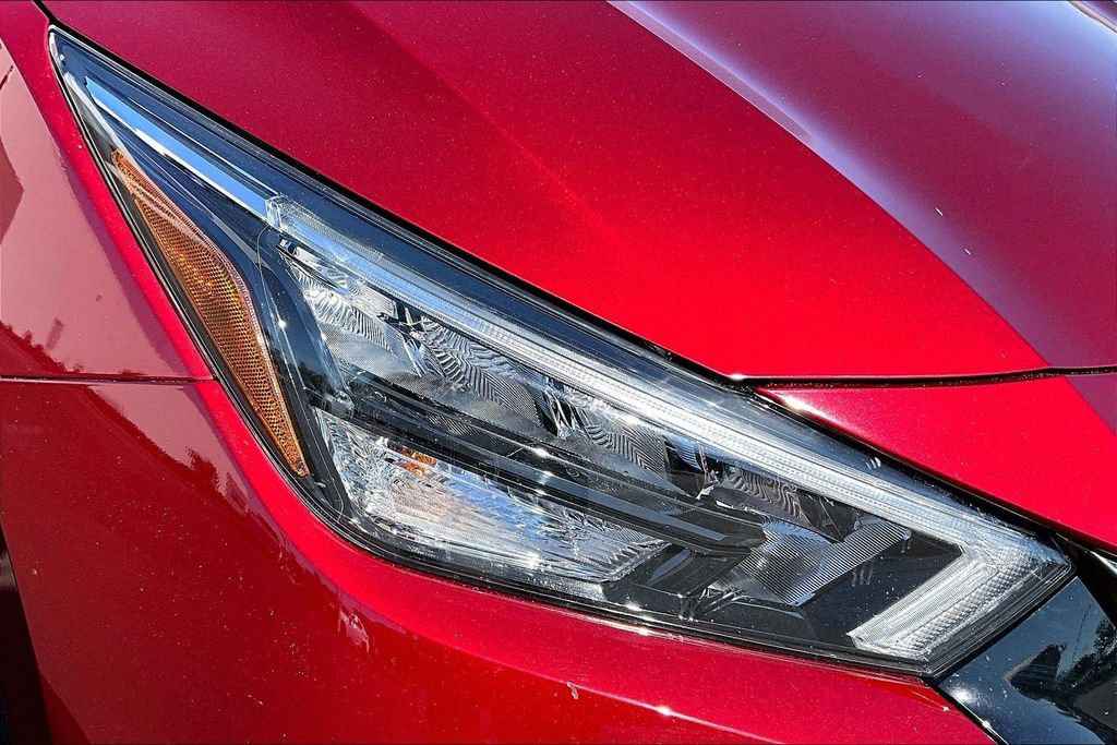 Used 2020 Nissan Versa SR FWD image 25