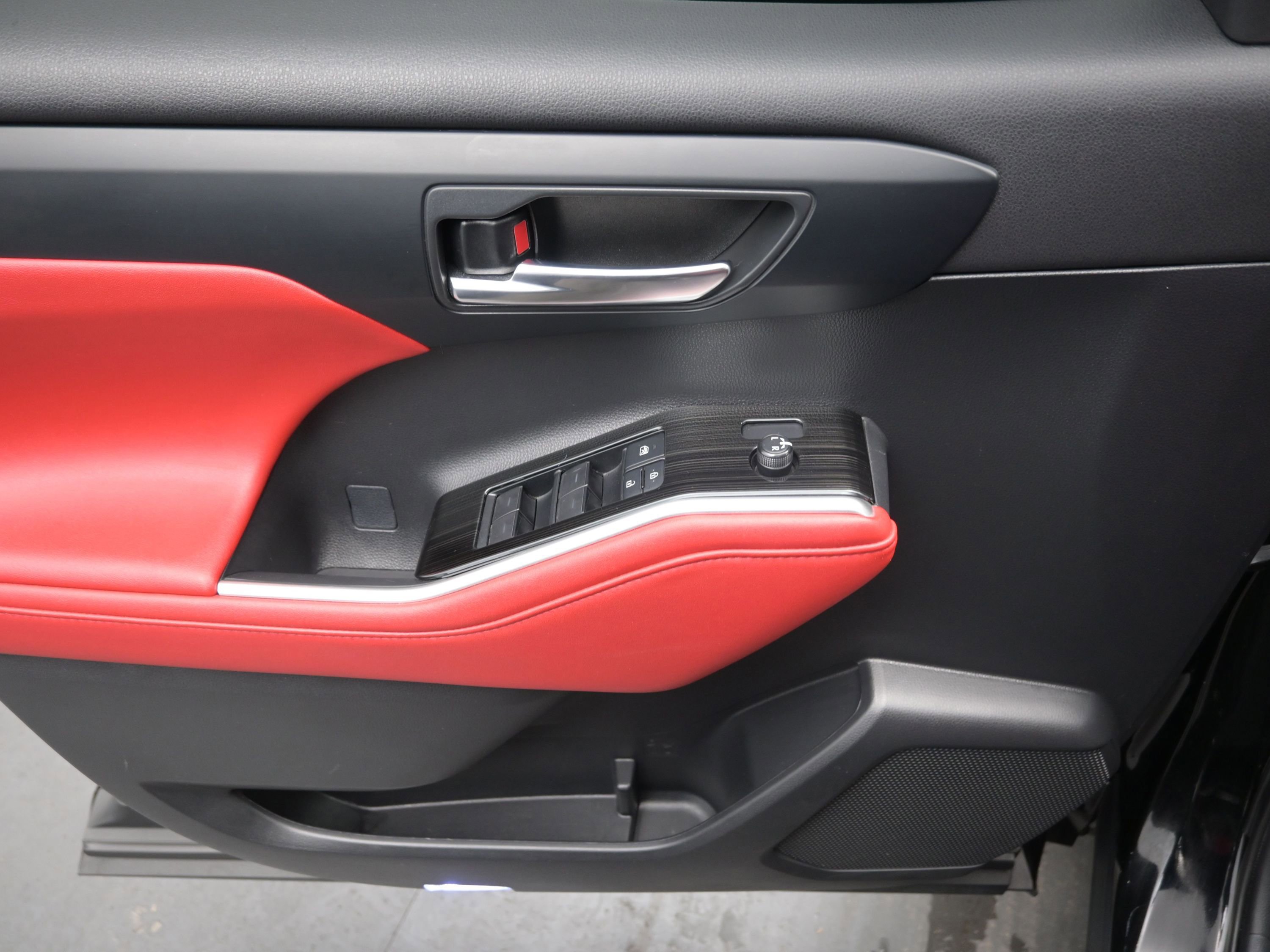 Used 2022 Toyota Highlander XSE image 11