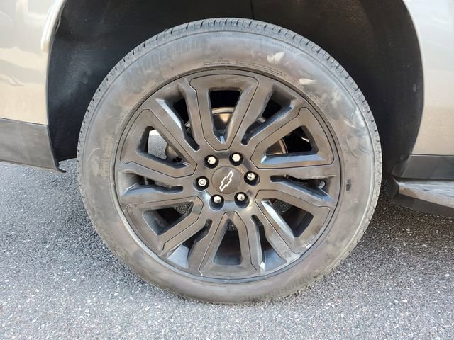 Used 2023 Chevrolet Suburban LS RWD image 5