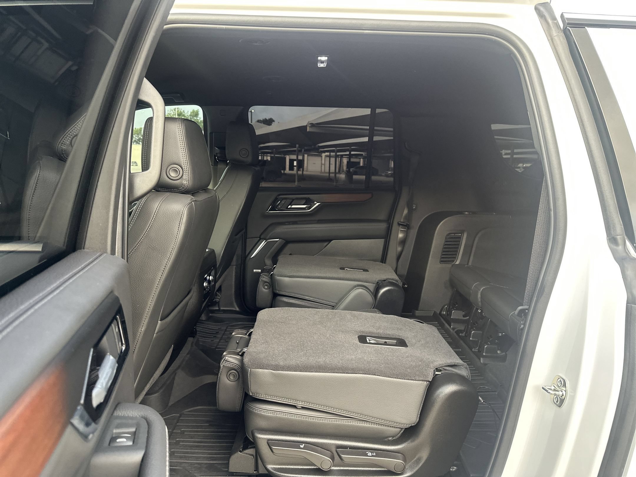 Used 2026 GMC Yukon XL Denali w/ LPO, Floor Liner Package RWD image 11