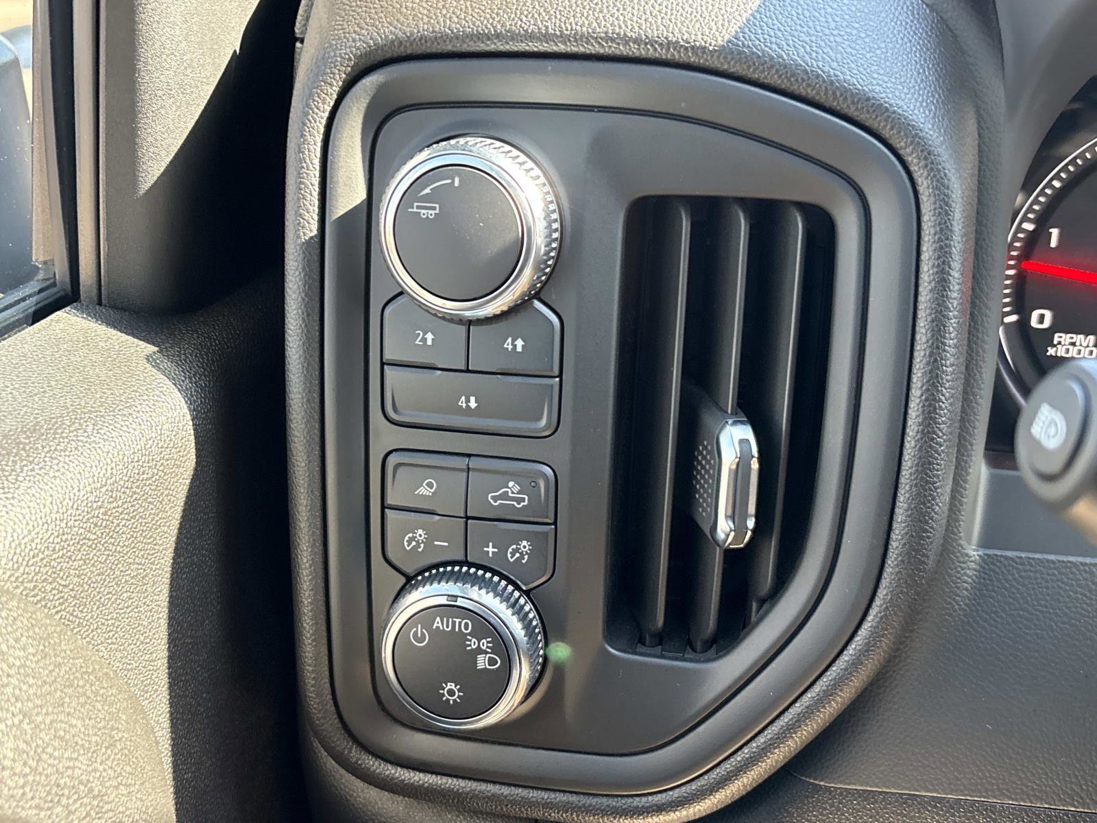 Used 2024 GMC Sierra 3500 Pro w/ Convenience Package image 19