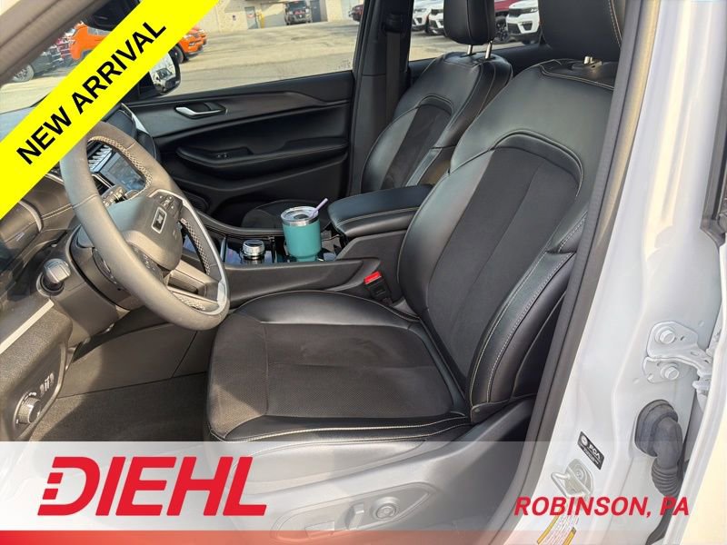 Certified 2023 Jeep Grand Cherokee Altitude image 11