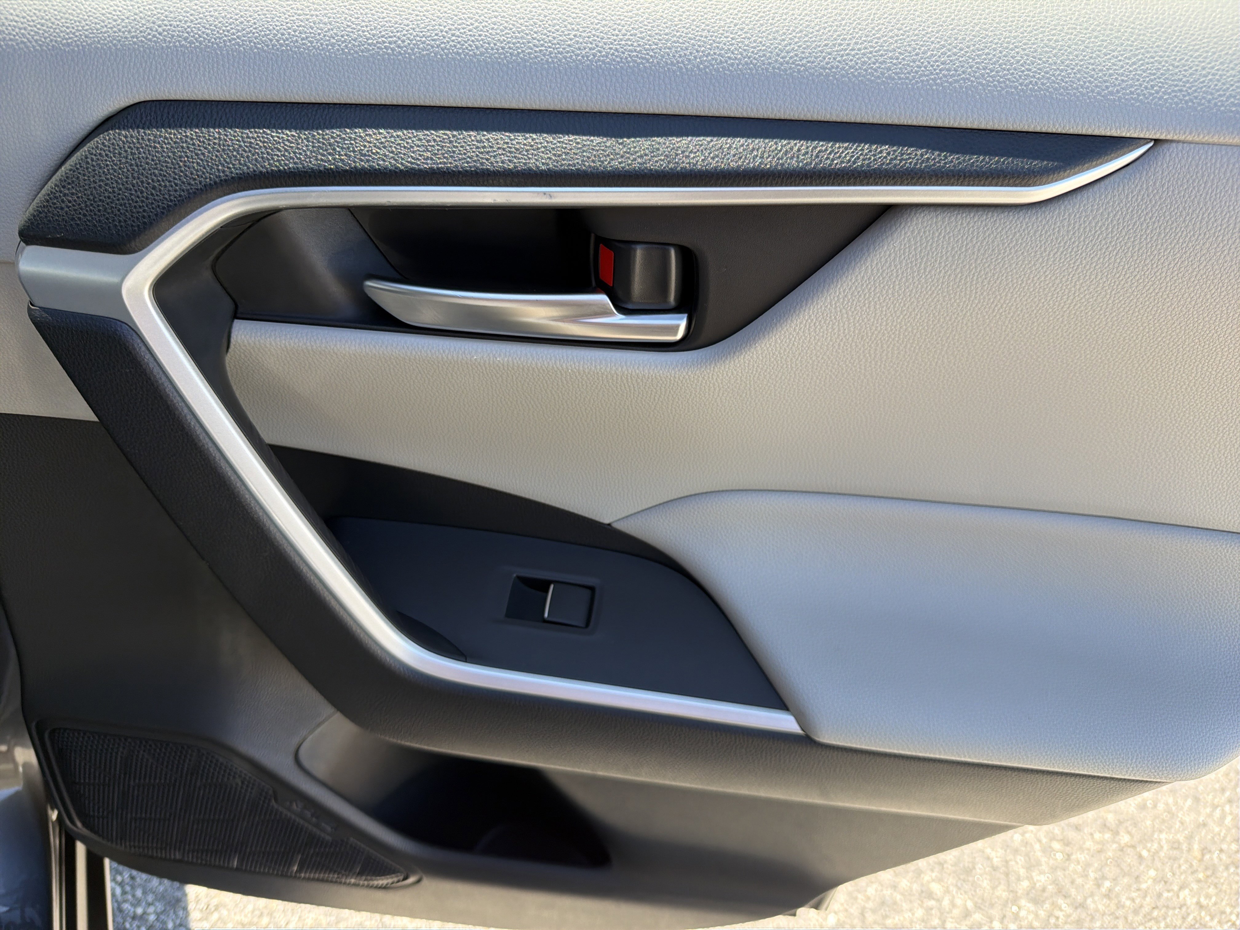 Certified 2020 Toyota RAV4 XLE Premium FWD image 26
