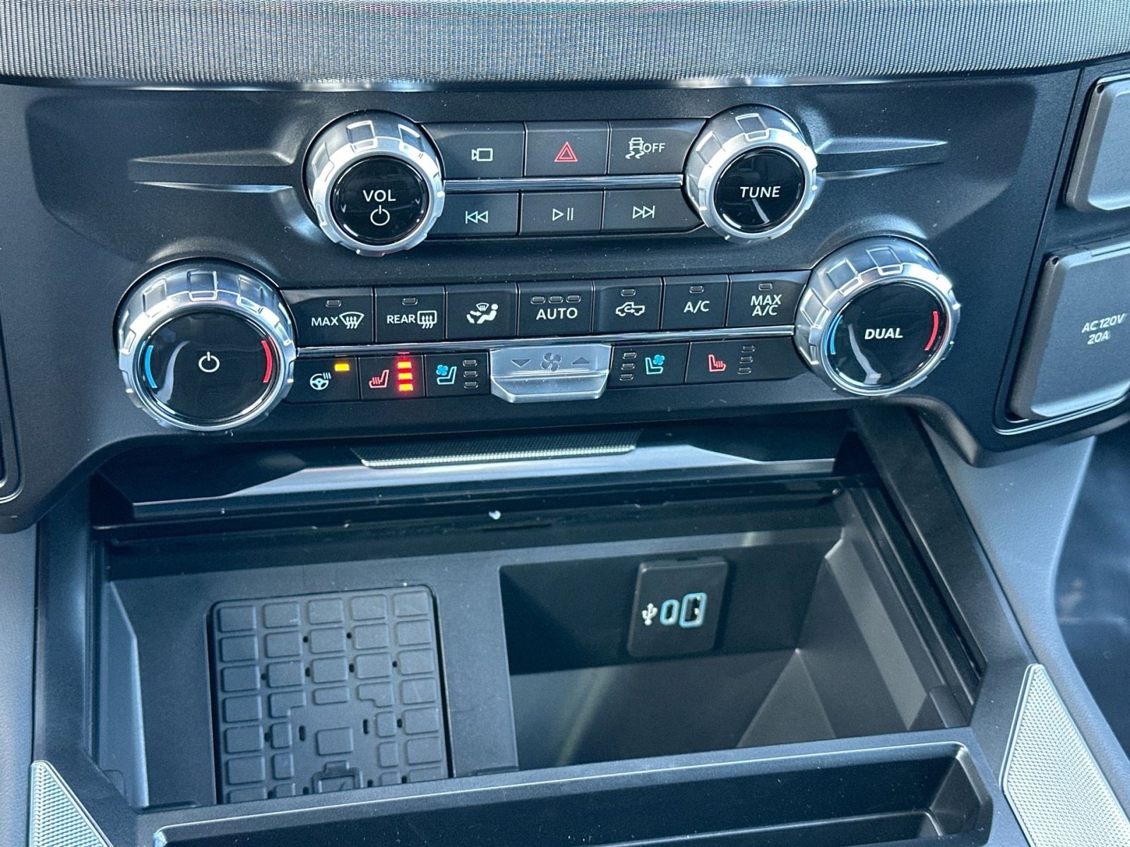 New 2026 Ford F250 Platinum w/ Tremor Off-Road Package image 25