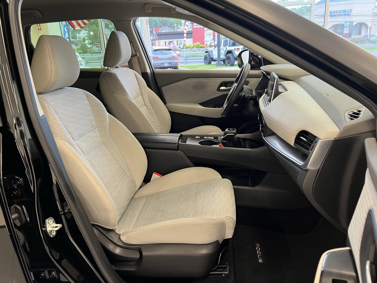 Used 2023 Nissan Rogue SV image 35