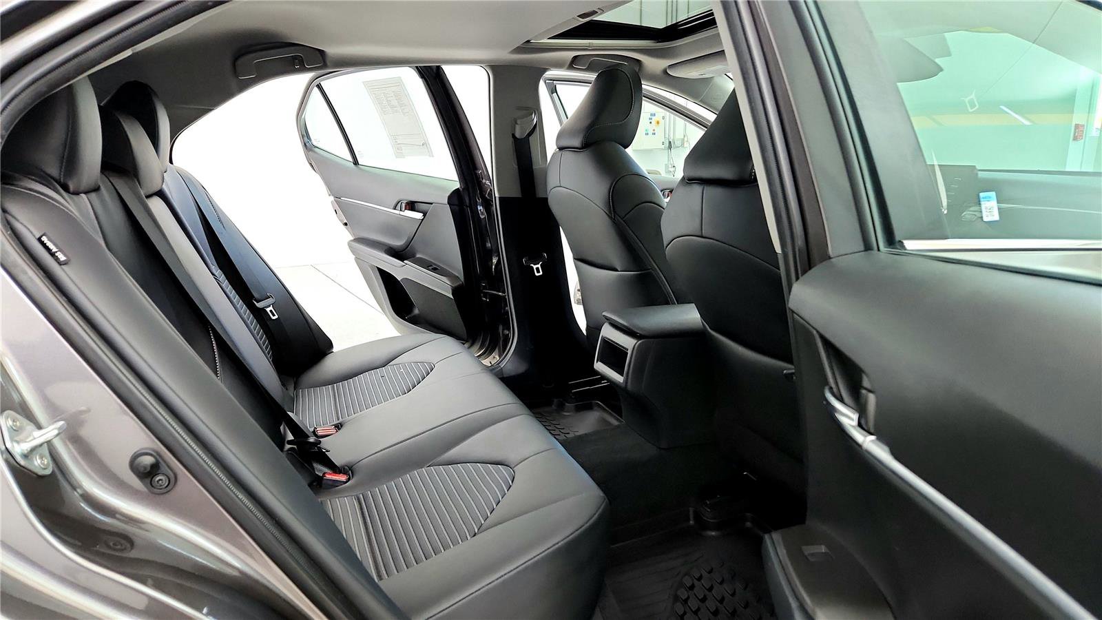 Used 2023 Toyota Camry SE image 18