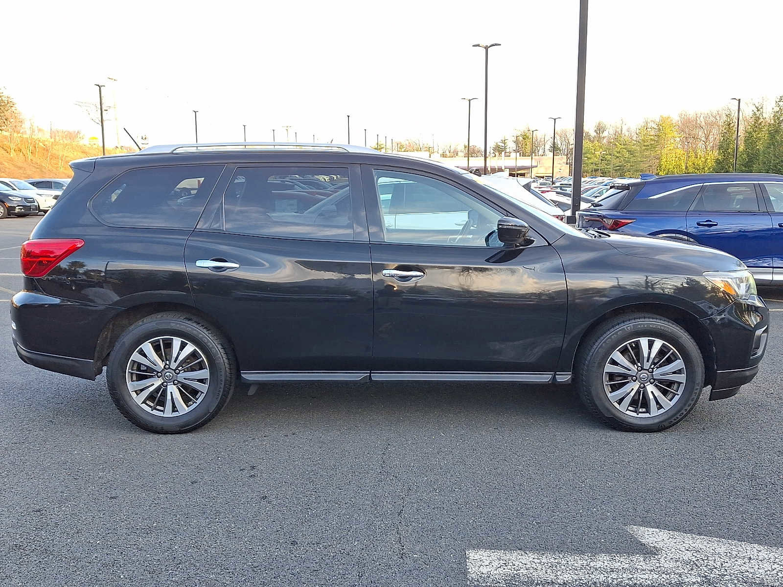 Used 2018 Nissan Pathfinder SV FWD image 7