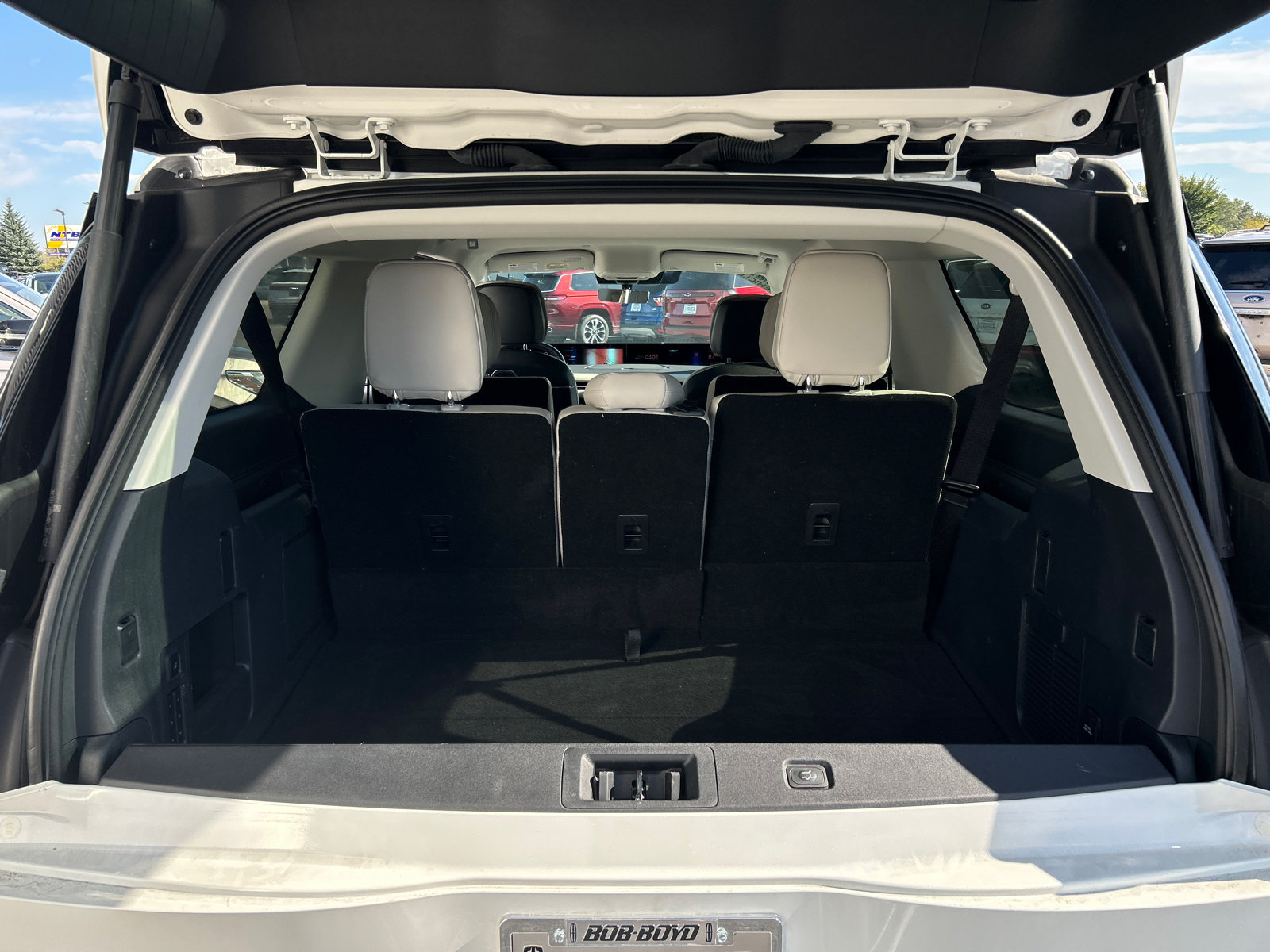 New 2026 Lincoln Navigator L Premier AWD/4WD image 9