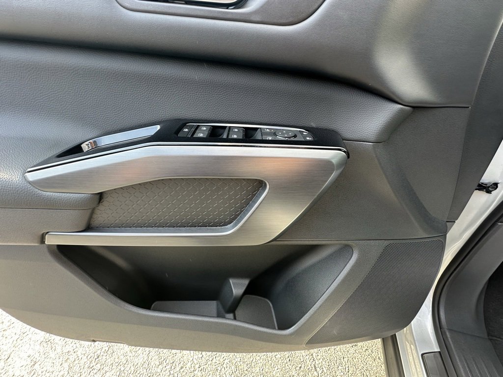 Used 2024 Nissan Pathfinder SL w/ Lighting Package (N92) image 20