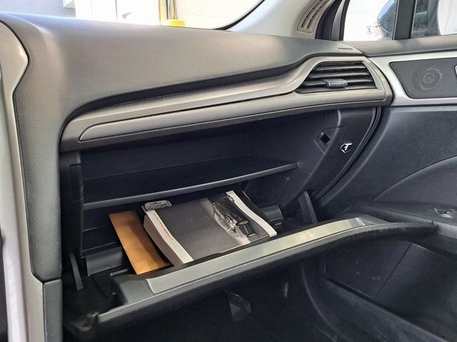 Used 2019 Ford Fusion SE image 18