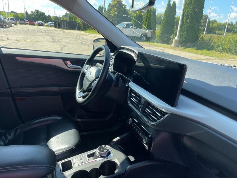 Used 2024 Ford Escape Platinum AWD/4WD image 2