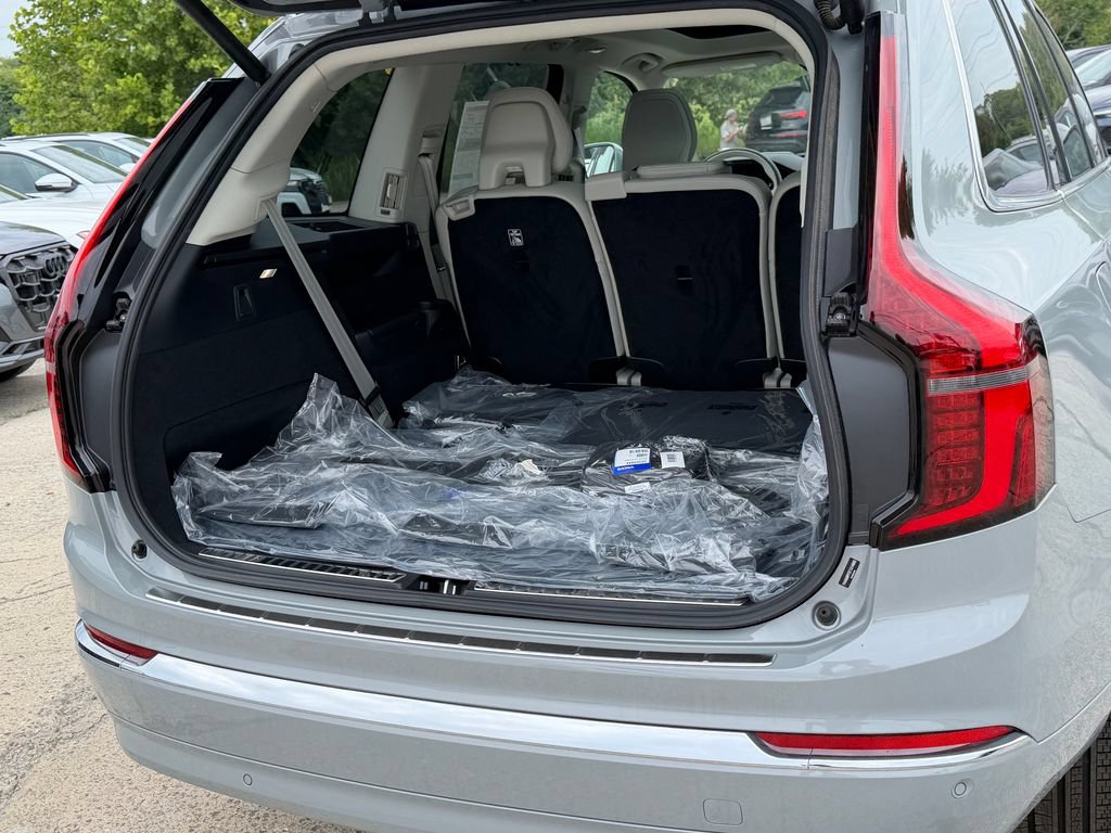 New 2026 Volvo XC90 T8 Ultra w/ Protection Package Premier AWD/4WD image 13