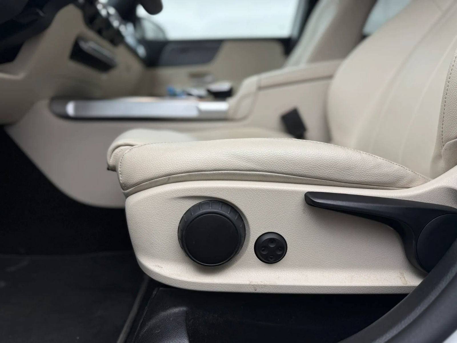 Used 2022 Mercedes-Benz GLB 250 4MATIC image 16