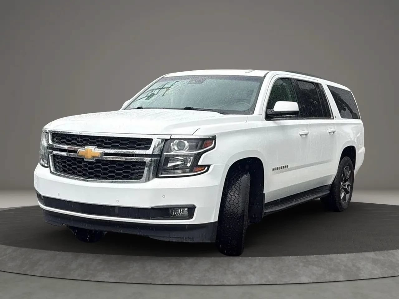 Used 2019 Chevrolet Suburban LT w/ Luxury Package AWD/4WD image 3