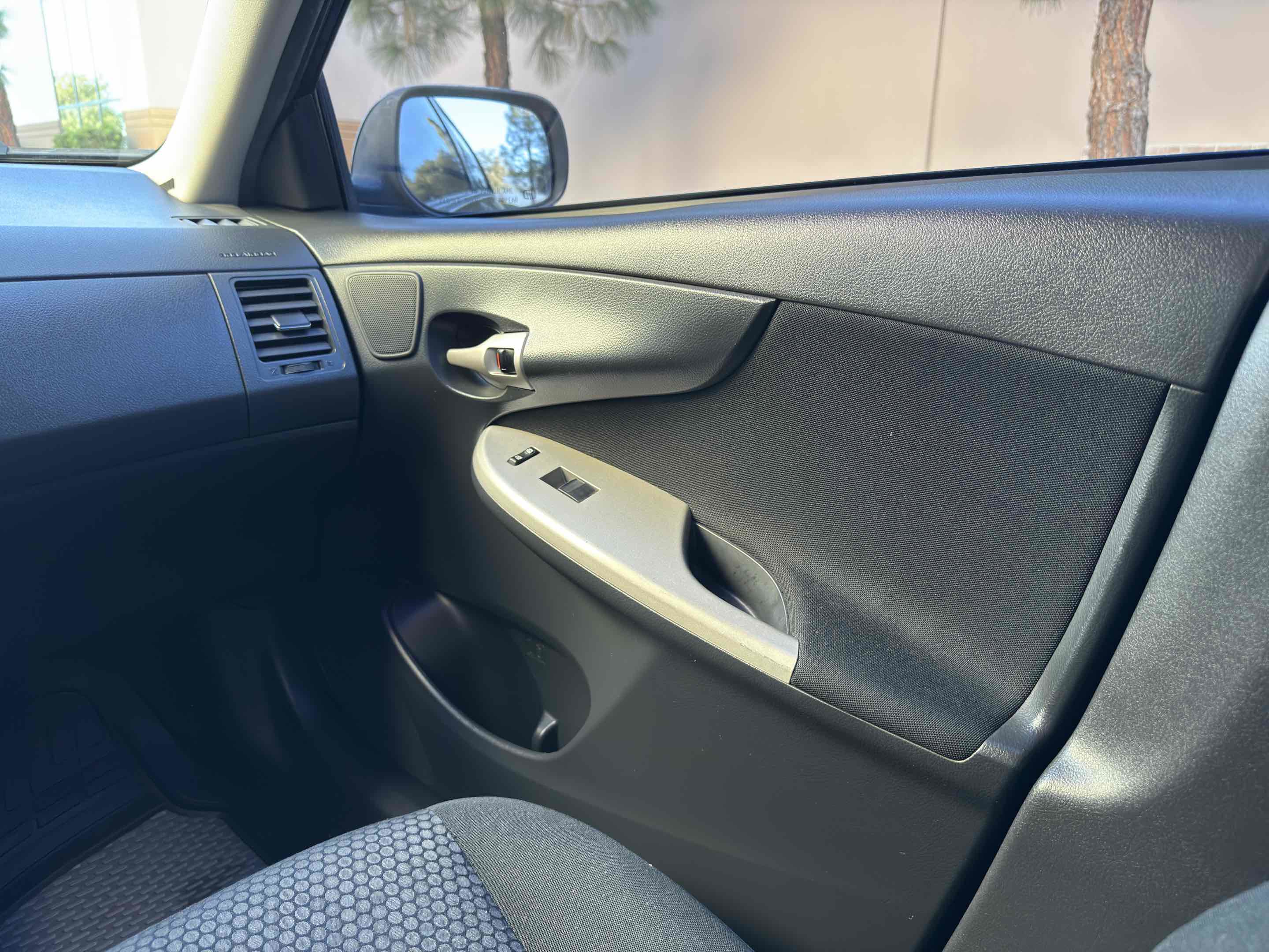 Used 2010 Toyota Corolla XRS image 25