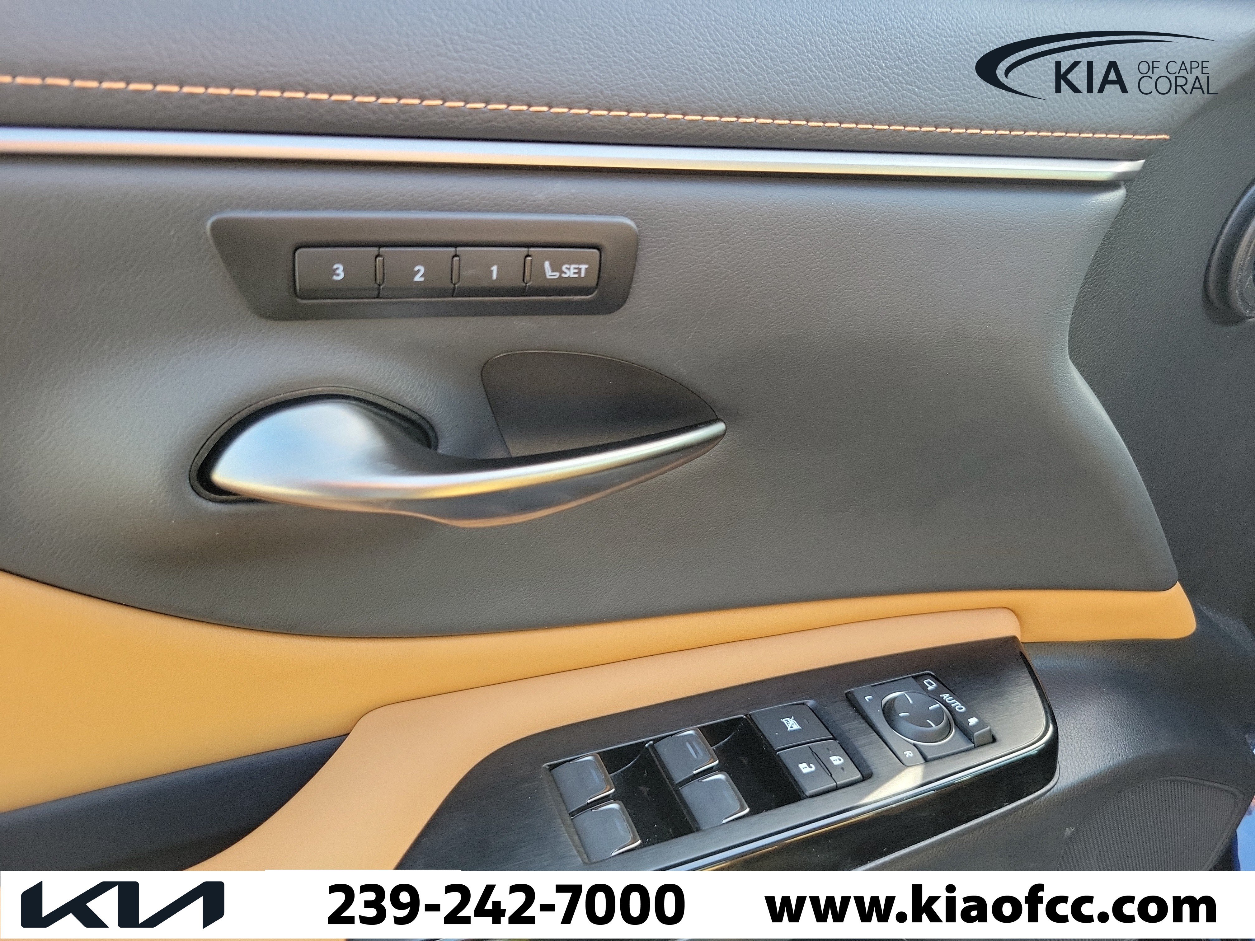 Used 2025 Lexus ES 350 w/ Premium Package FWD image 22