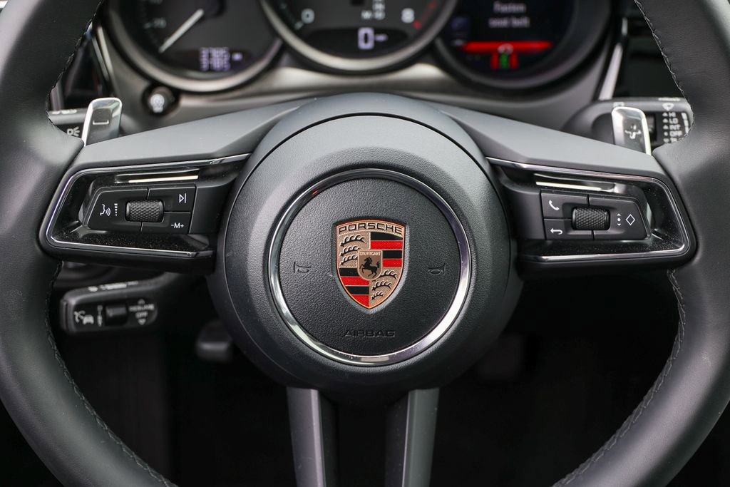 Certified 2026 Porsche Macan AWD/4WD image 12