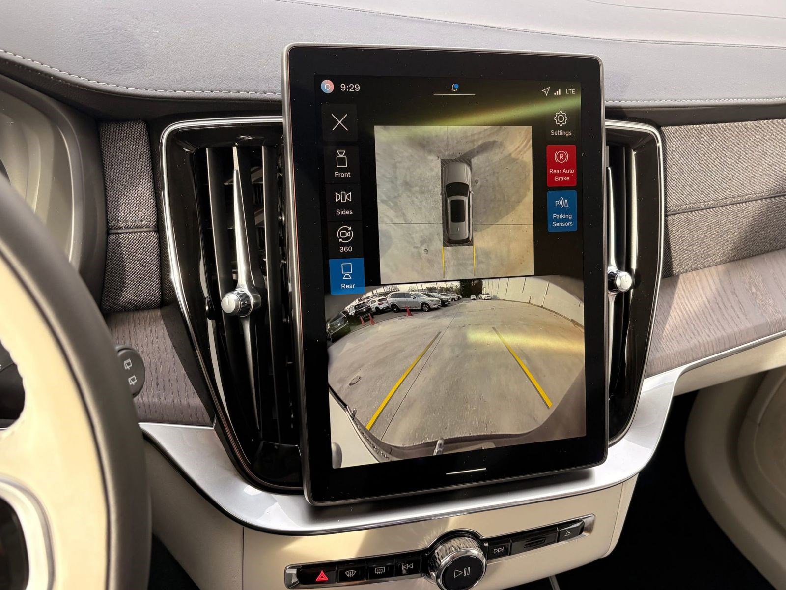 New 2026 Volvo XC90 T8 Ultra w/ Protection Package image 30