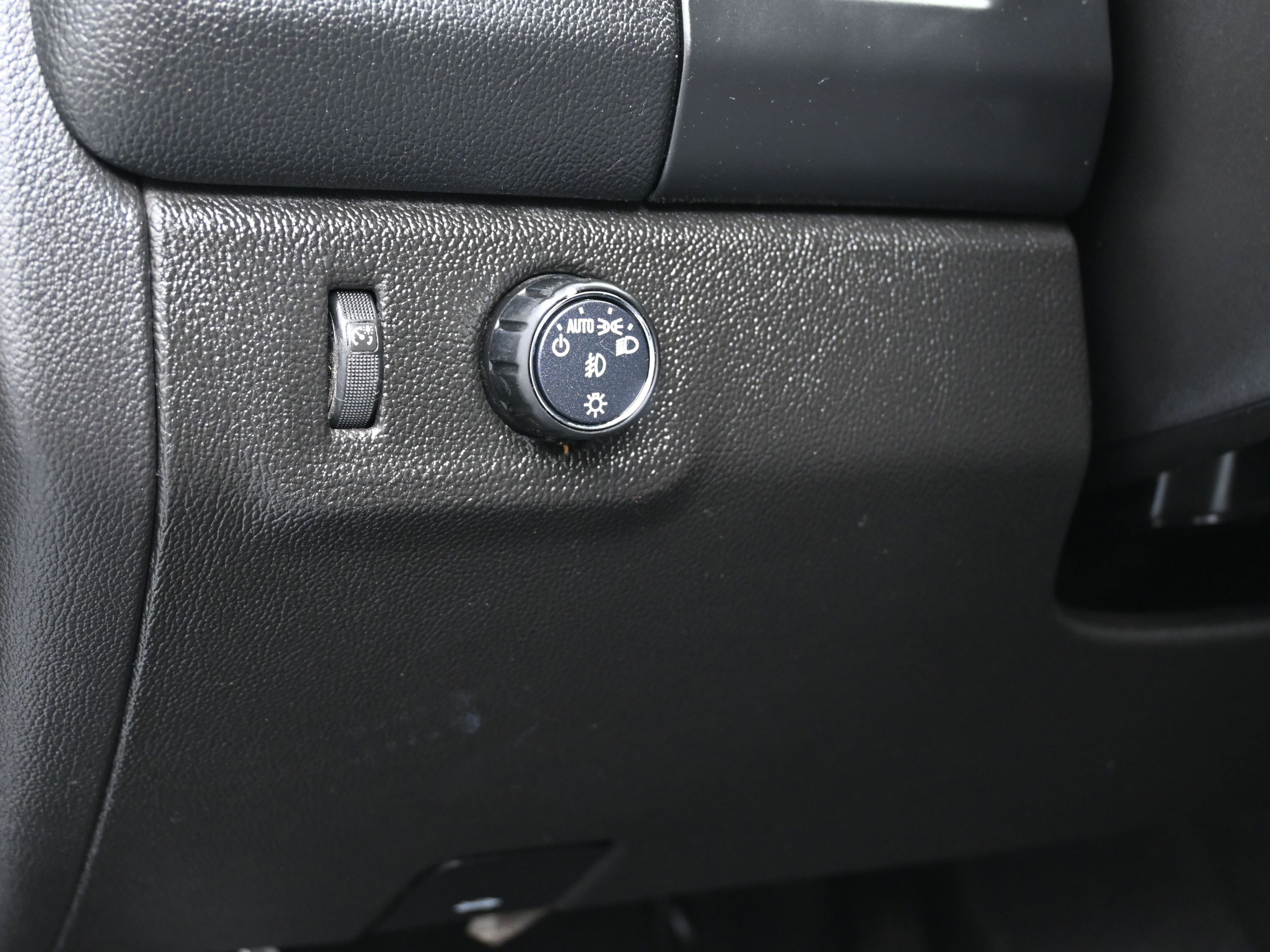 Used 2020 Chevrolet Colorado LT w/ LT Convenience Package RWD image 23