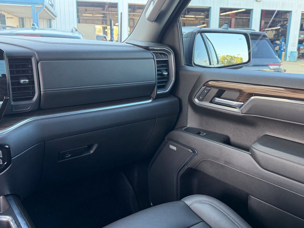 Used 2023 Chevrolet Silverado 1500 LT Trail Boss w/ LT Trail Boss Premium Package AWD/4WD image 31