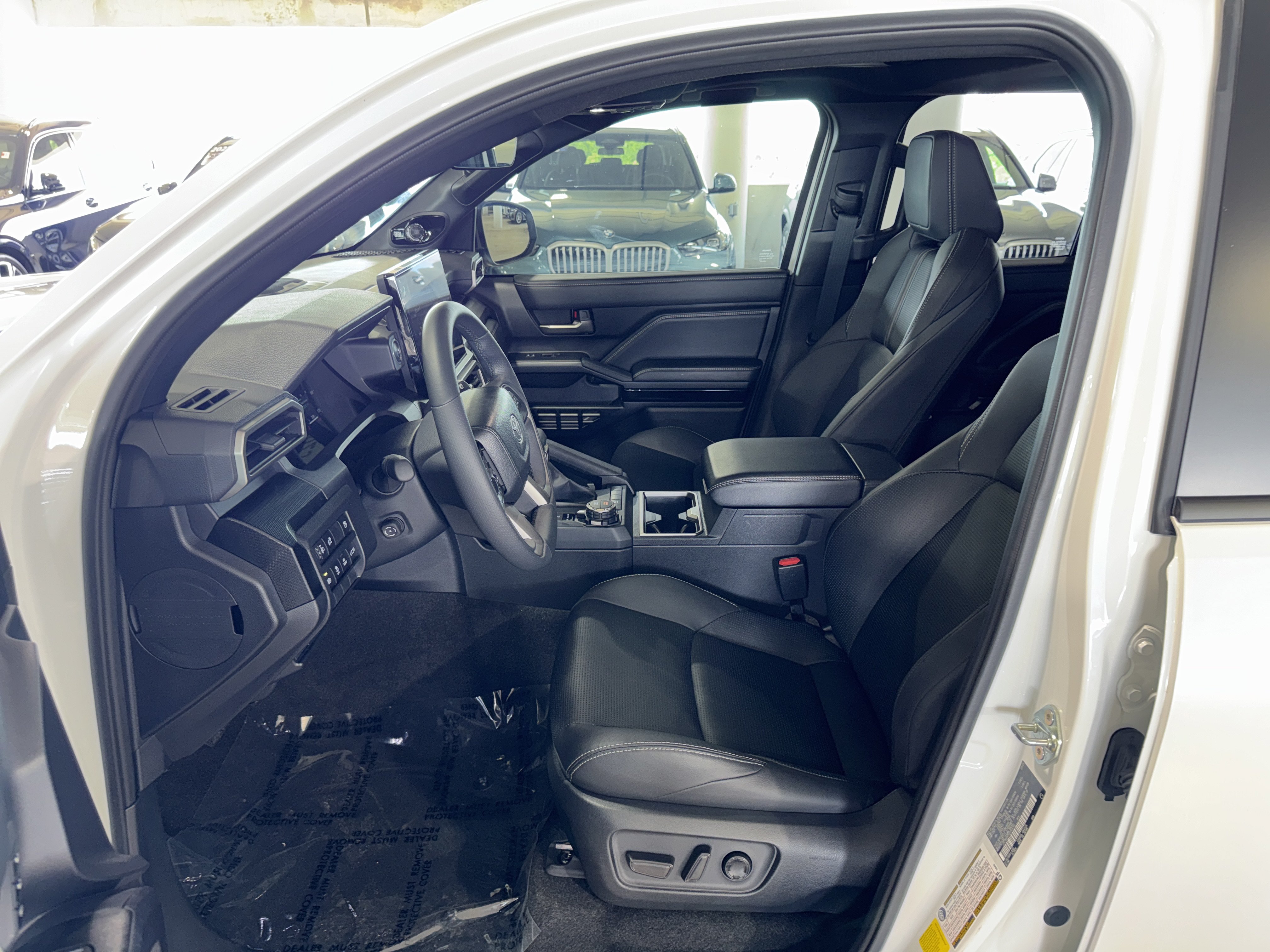 Used 2025 Toyota 4Runner Limited AWD/4WD image 19