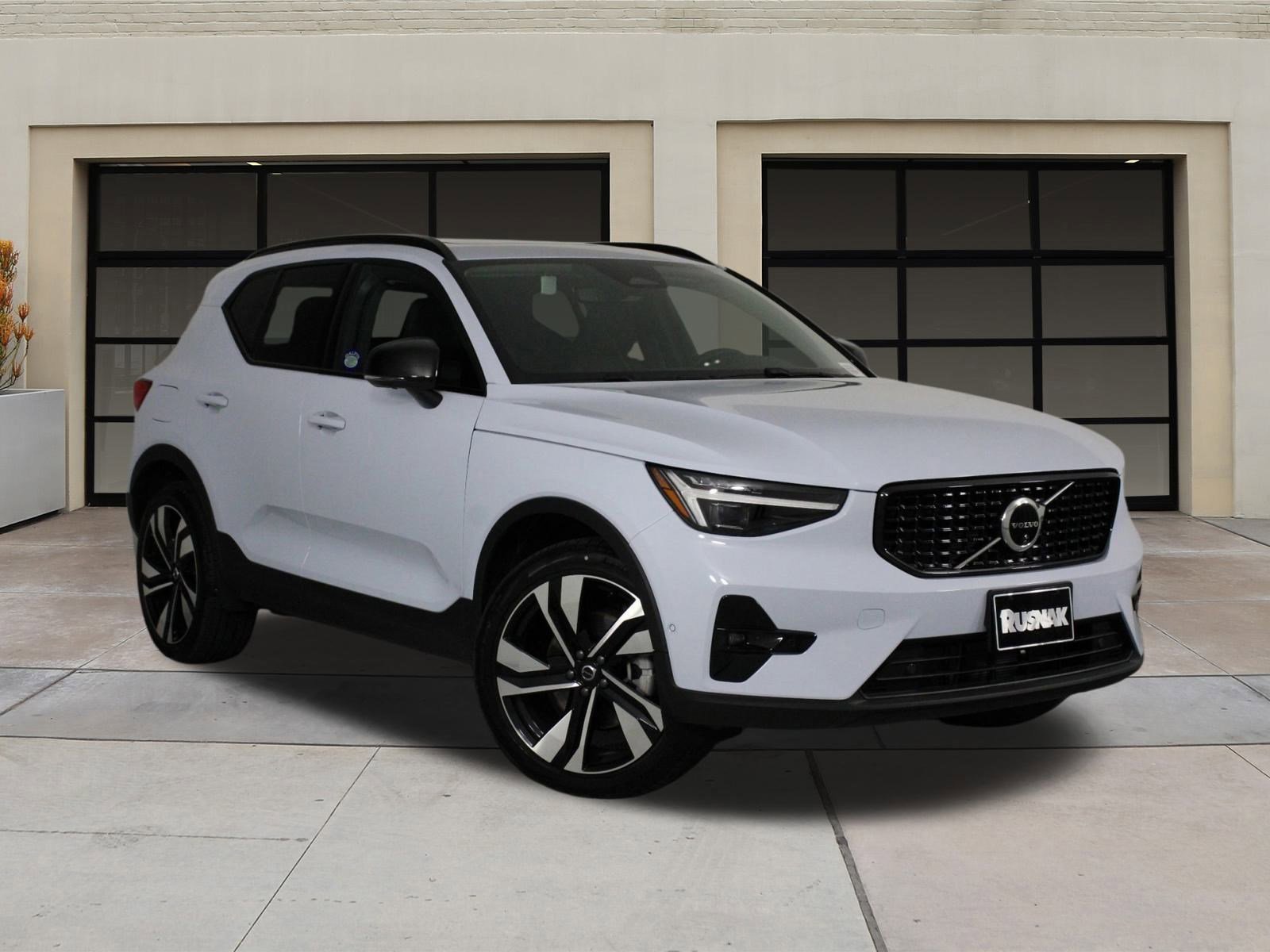 New 2025 Volvo XC40 B5 Plus w/ Climate Package image 19