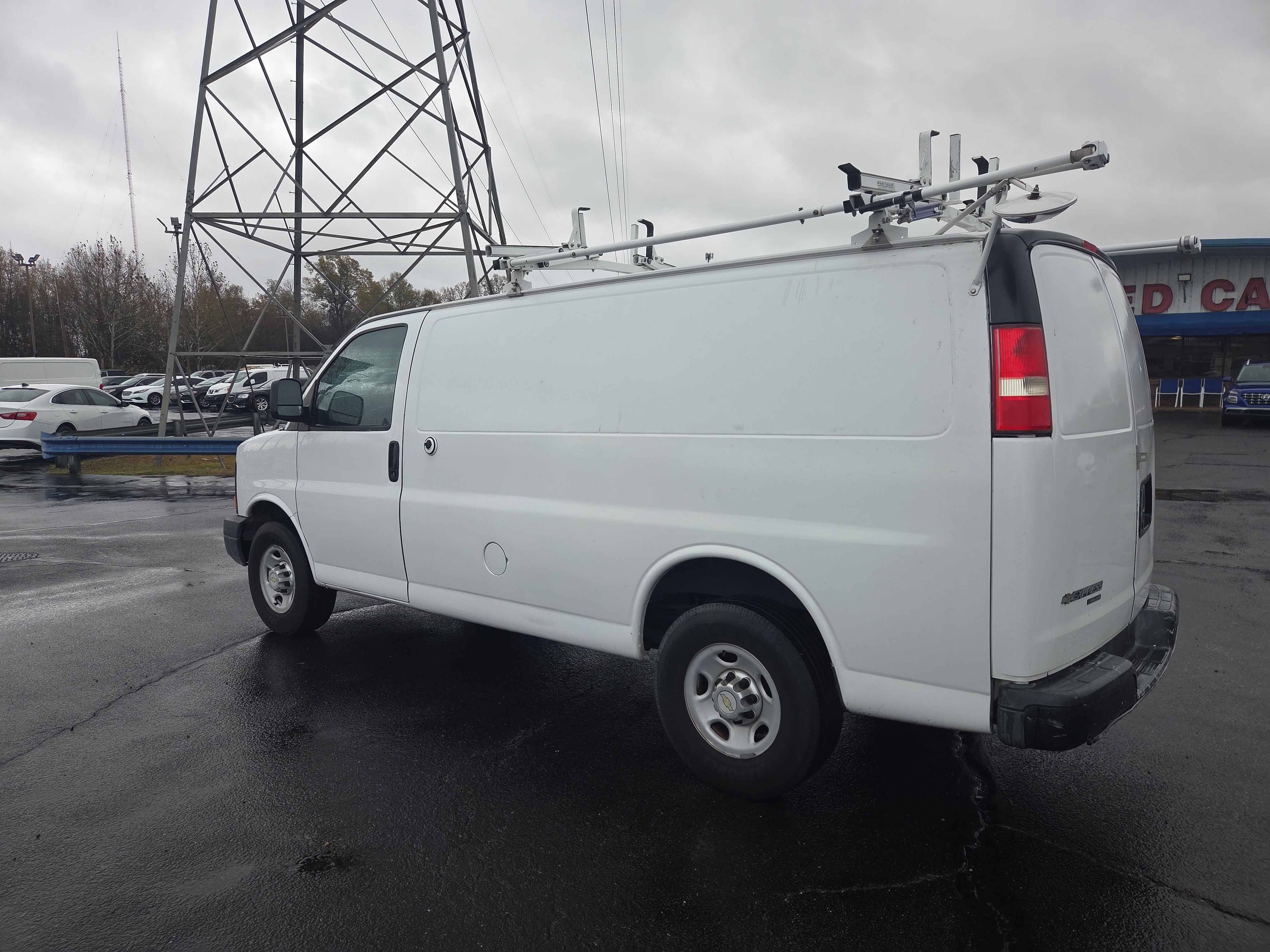 Used 2014 Chevrolet Express 2500 image 3