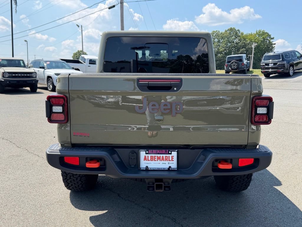 Used 2025 Jeep Gladiator Mojave w/ Convenience Group AWD/4WD image 4