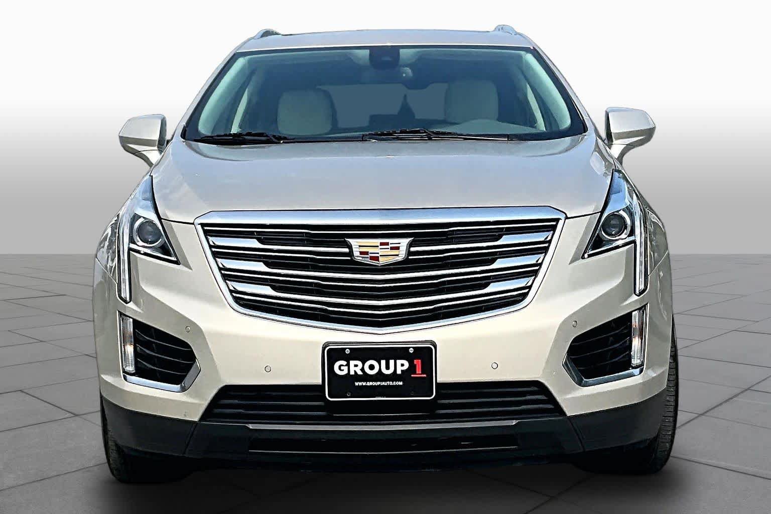 Used 2017 Cadillac XT5 Luxury w/ Driver Awareness Package FWD image 4