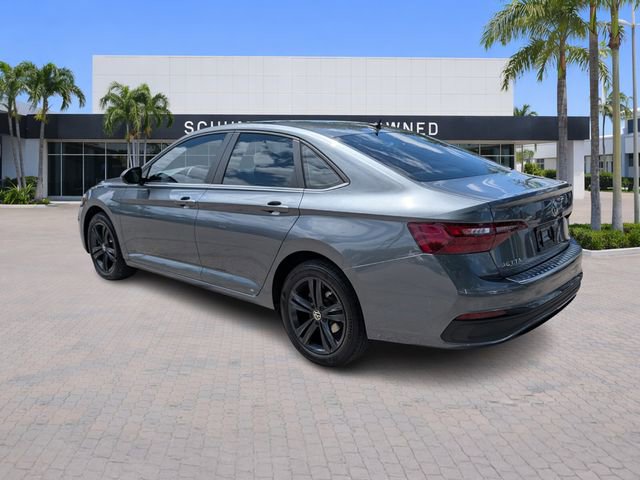 Used 2023 Volkswagen Jetta SE w/ Panoramic Sunroof Package image 5
