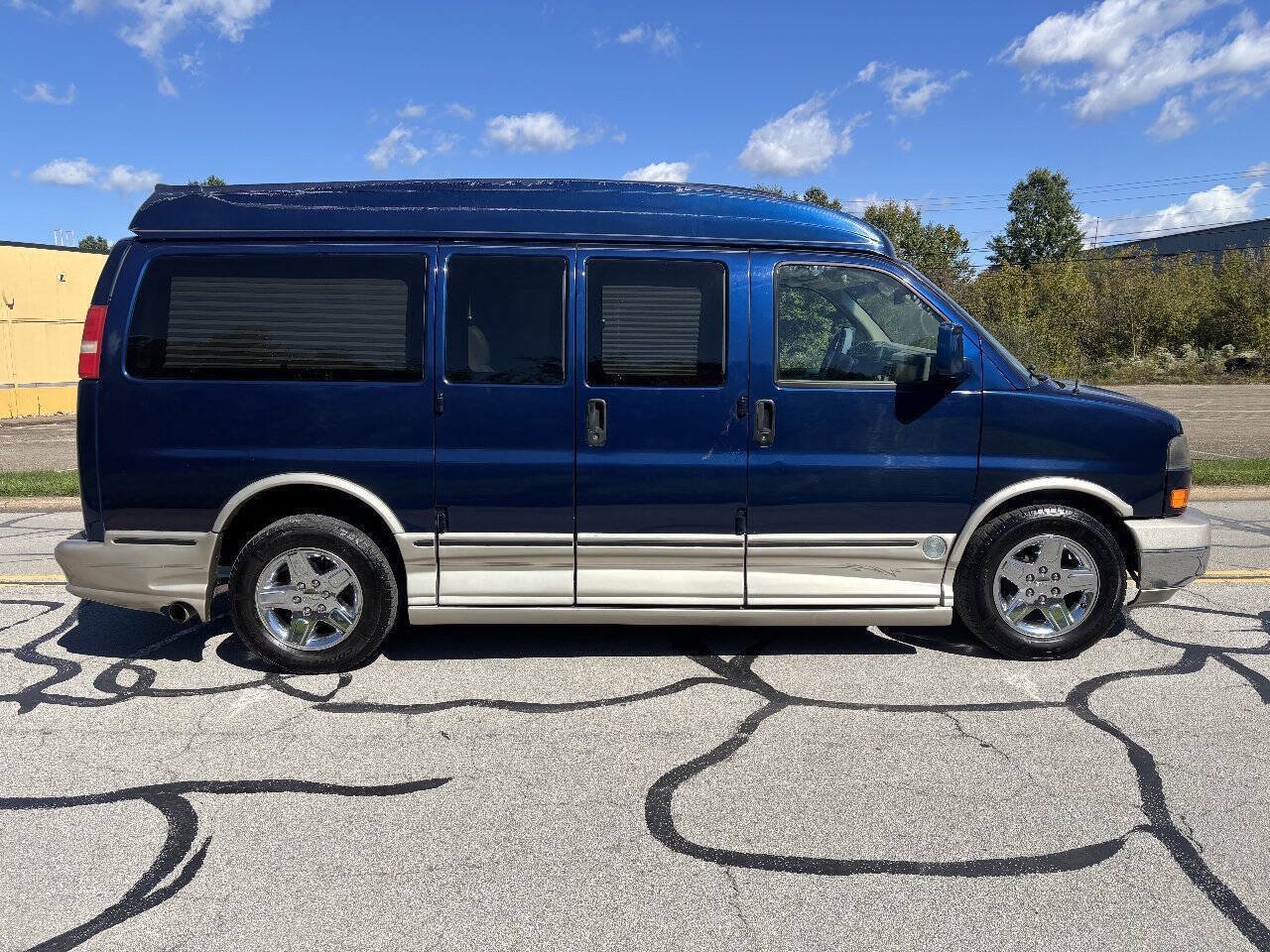 Used 2003 GMC Savana 3500 RWD image 4