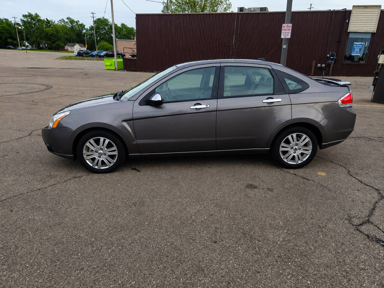 Used 2010 Ford Focus SEL FWD image 7