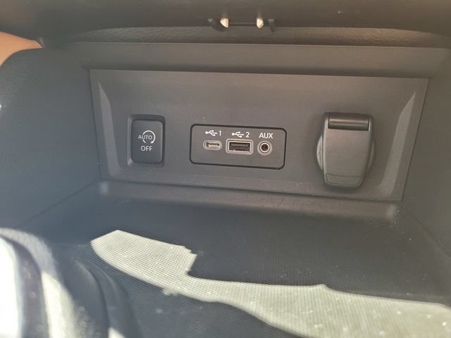 Used 2025 Nissan Sentra SV w/ SV Premium Package FWD image 26