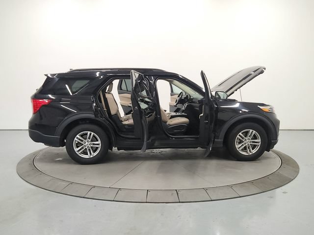 Used 2023 Ford Explorer XLT w/ Equipment Group 202A AWD/4WD image 17