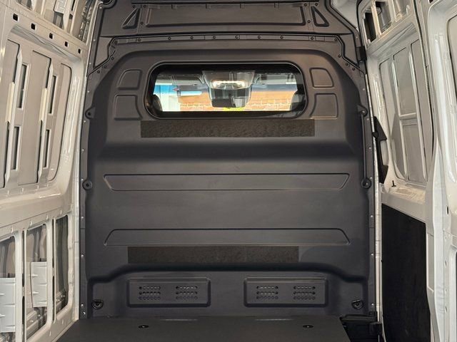 Used 2024 Mercedes-Benz Sprinter 2500 image 25