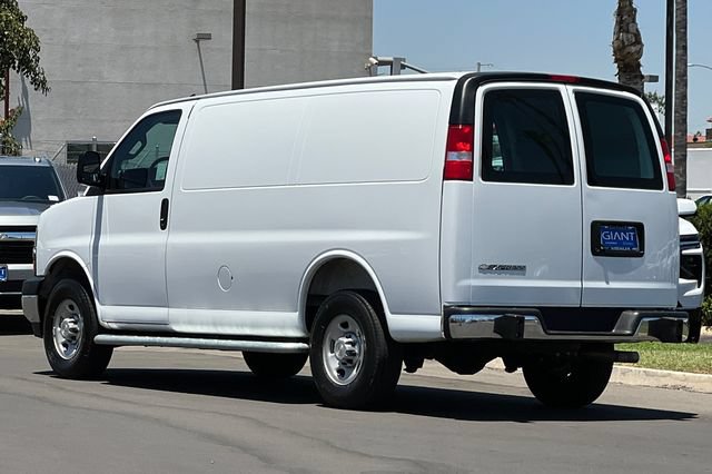 Used 2025 Chevrolet Express 2500 w/ Driver Convenience Package RWD image 6