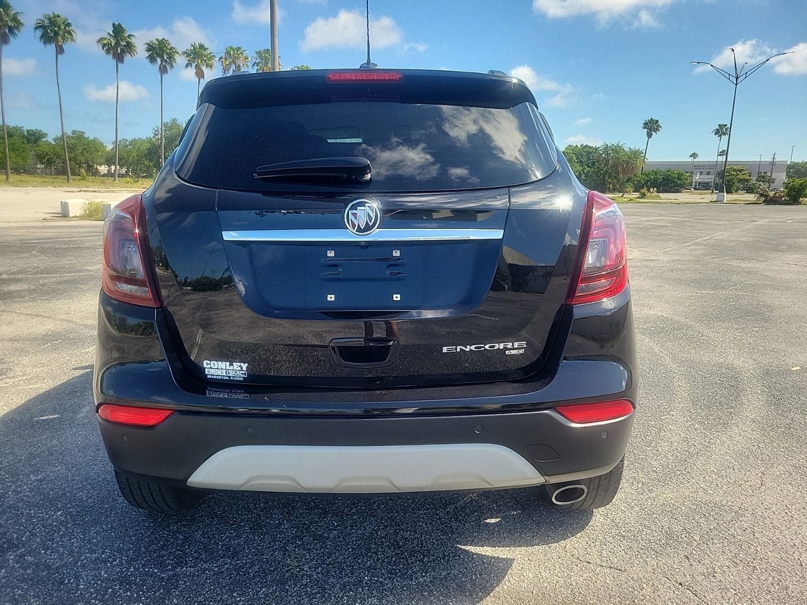 Used 2022 Buick Encore Preferred w/ Safety Package II AWD/4WD image 6