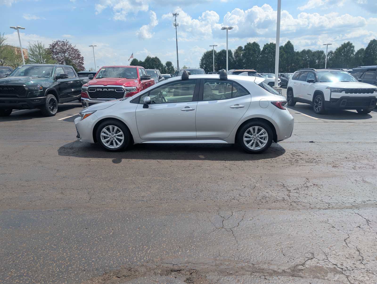 Certified 2023 Toyota Corolla SE FWD image 4