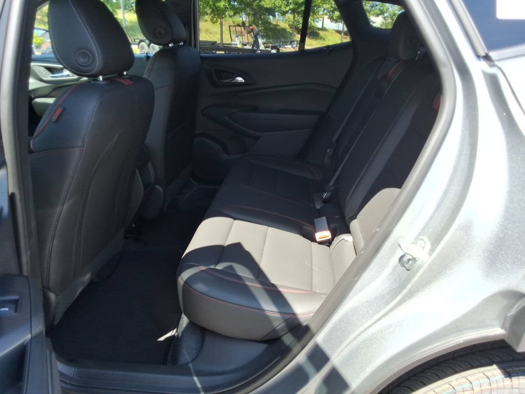 New 2026 Chevrolet Trax RS w/ Sunroof Package FWD image 16