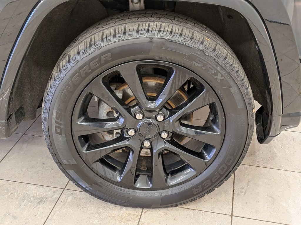 Used 2017 Jeep Grand Cherokee Altitude image 12